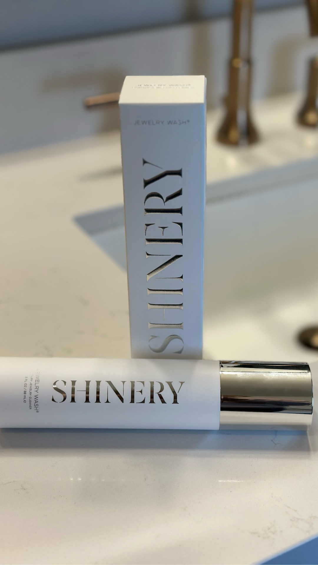 A luxury jewelry wash that is also a hand wash! 


#ad @shinery 

#LTKGiftGuide #LTKgrwm #LTKBeauty