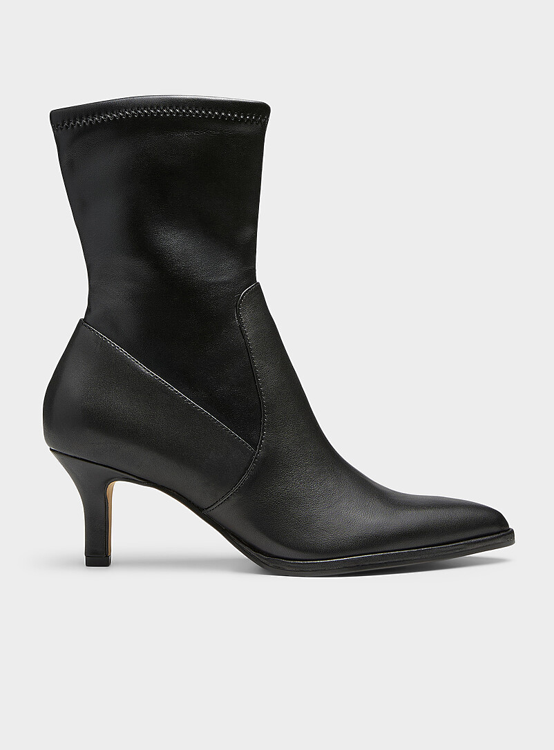 Amara pointed-toe boots | Simons