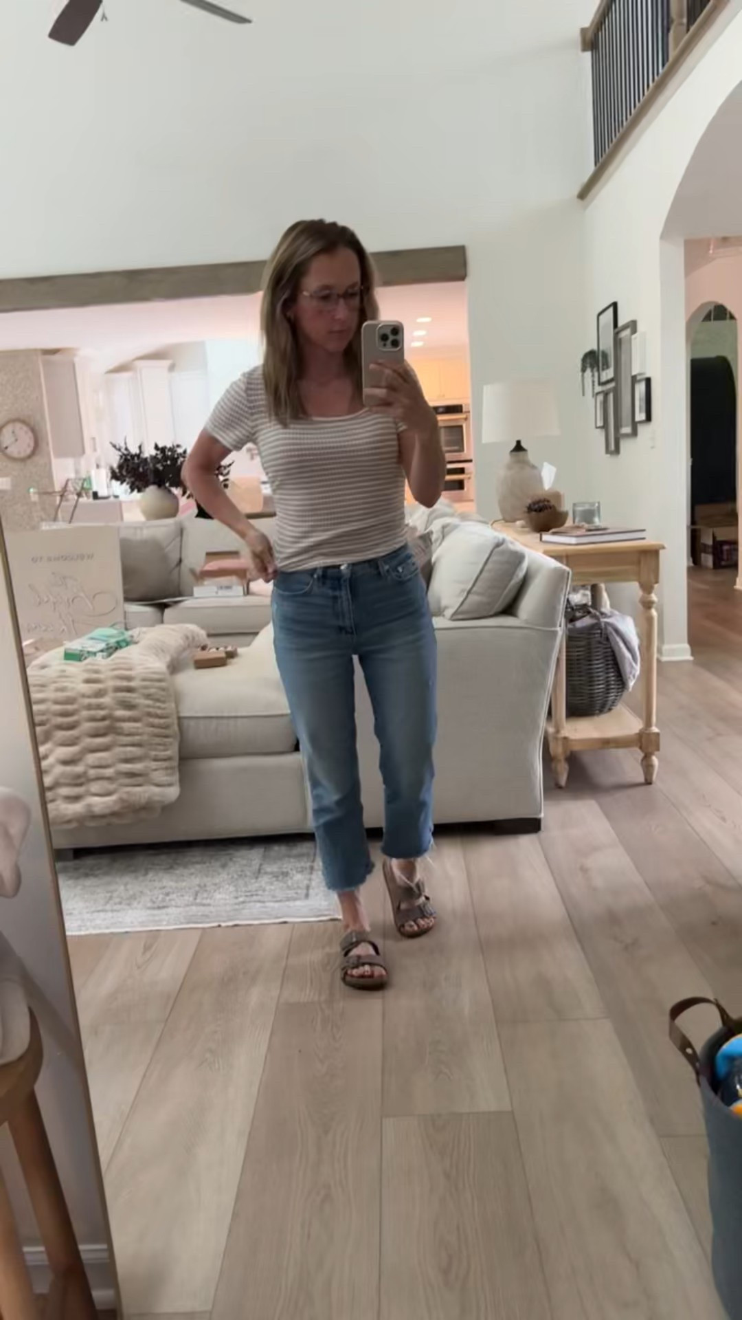 I’m obsessed with this shirt! The ruching and knit material makes it so flattering and perfect for summer! I’m wearing a size small!

Amazon Top | Ruched Knit Shirt | Summer Outfit Inspo 

Come Stay Awhile, Amanda Vernaci

#LTKStyleTip #LTKFindsUnder50 #LTKPetite