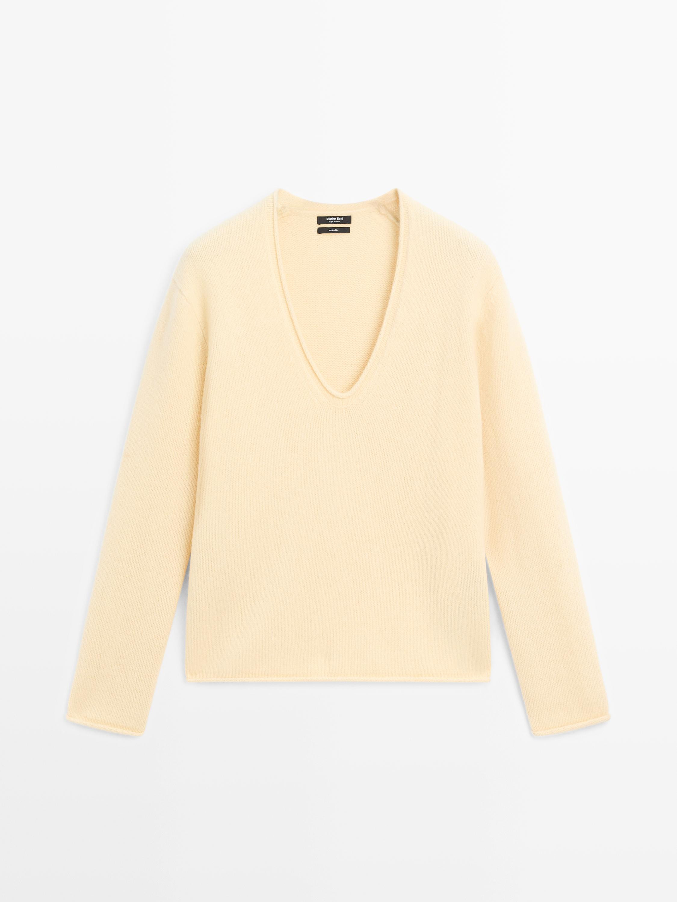 Wool V-neck knit sweater | Massimo Dutti US