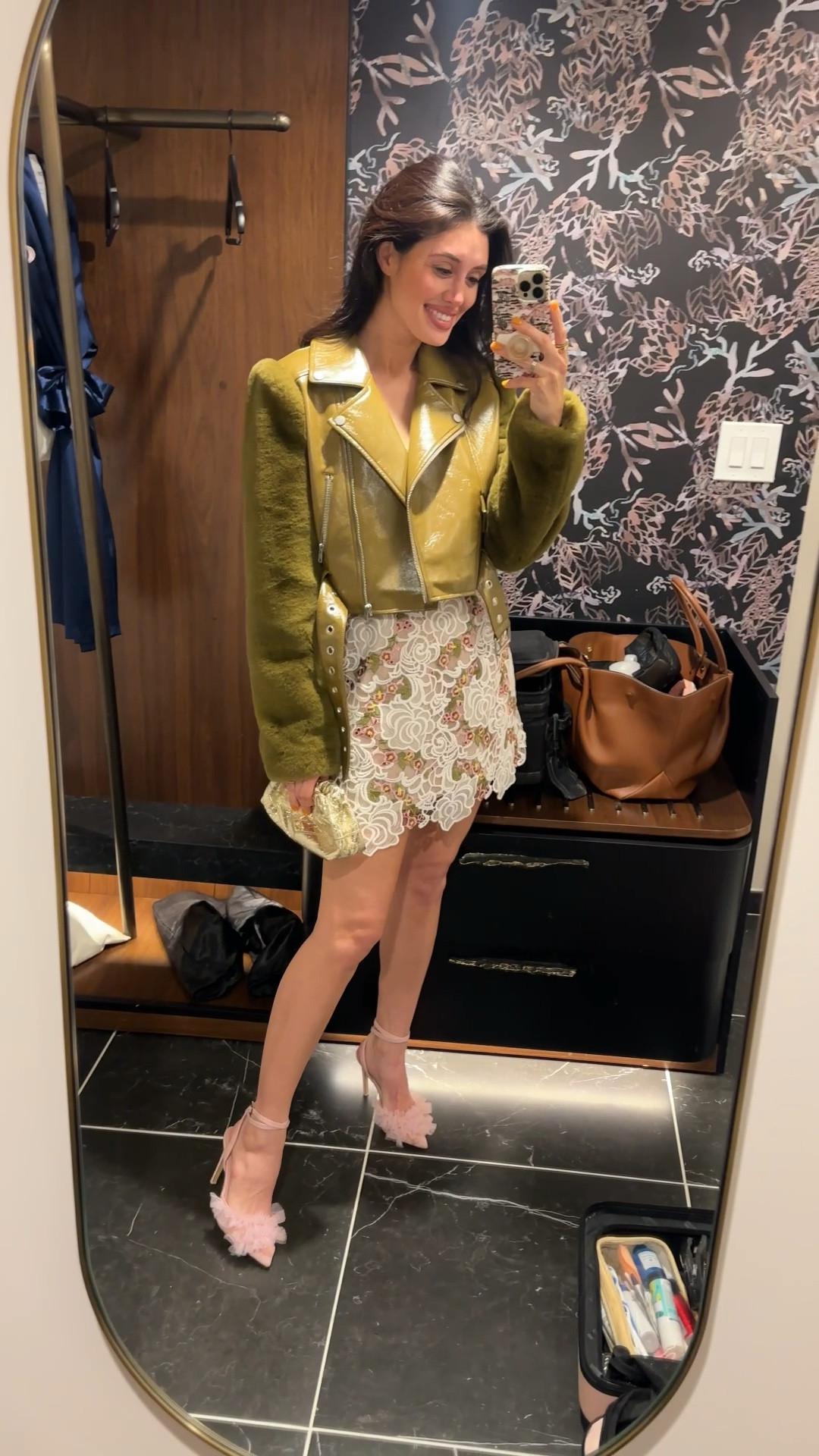 Spring outfit

Date night outfit, romantic outfit, floral dress, green jacket, green coat, faux fur jacket, faux fur coat, statement coat, statement jacket, maximalist jacket, 

#LTKootd #LTKNYFW #LTKSeasonal
