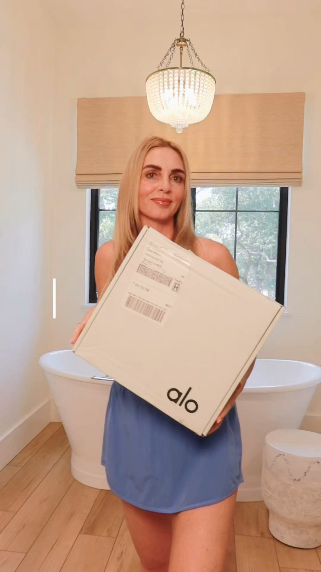Alo Yoga unboxing and try-on! 📦✨ These sets are so incredibly soft and perfect for everyday wear. Which look is your favorite: 1, 2, or 3? 👇 Linking everything in my bio! 🤍 @Alo Yoga #AloYoga #TryOnHaul #Activewear #MomStyle #EverydayStyle