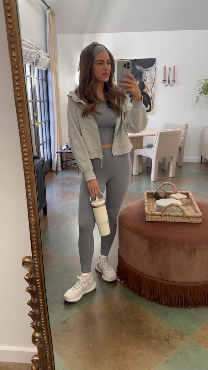 OOTD - WORKOUT VLOG 💪🏼✨
(Top 6, Leggings 4, Jacket XS/S)


Code: ALOPROFILE25 for The Sculpt Society 

#LTKWatchNow #LTKActive #LTKHome