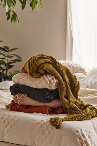 Aden Tufted Throw Blanket | Urban Outfitters (US and RoW)