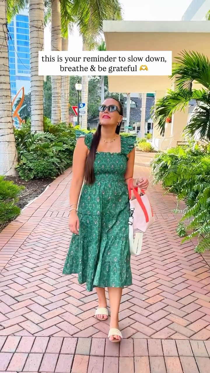 it’s easy to feel the weight of the world, but it’s in these moments that it’s even more important to find a little bit of light ☀️

this is our reminder to get dressed to feel good & find a moment of peace. what’s one simple thing you’re grateful for today?

#grateful #slowdown #perspective #choosejoy #mindset