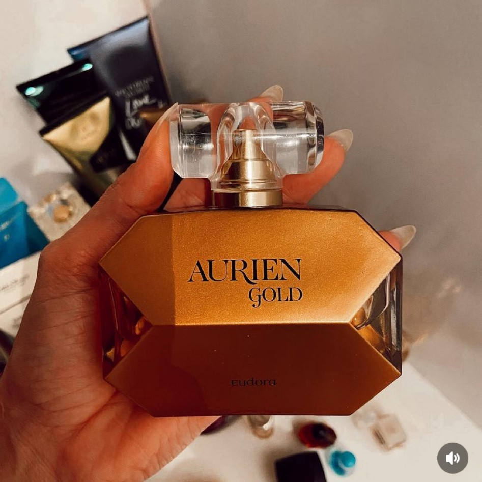Cheiro de ouro ✨

Aurien Gold de Eudora é um perfume Floral Amadeirado Almiscarado Feminino. Aurien Gold foi lançado em 2017. As notas de topo são Tiramisu, Néroli, Gengibre, Notas Verdes e Limão as notas de coração são Flor de Íris, Osmanthus, Flor de Laranjeira, Lírio e Peônia as notas de fundo são Âmbar, Almíscar, Patchouli ou Oriza e Baunilha de Madagascar.

#LTKbrasil #LTKbeauty
