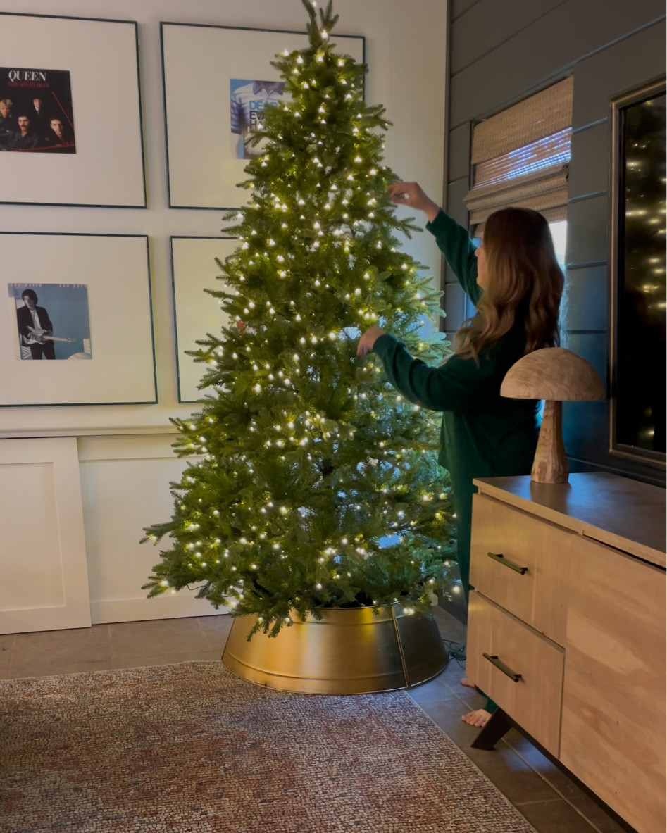 A classic Christmas tree this year from King of Christmas! We got the 8' Alpine Fir with Prelit LED lights. 

#LTKHome #LTKHoliday #LTKGiftGuide