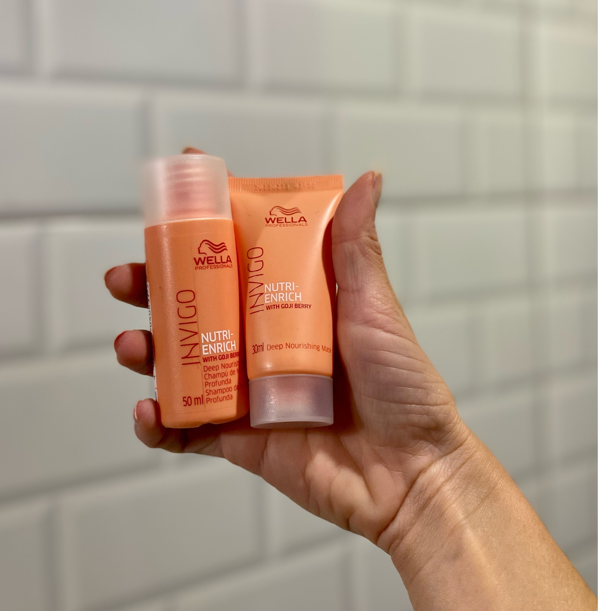 Hoje eu tenho a versão mini, mas já tive a versão normal também.

E é uma das duplinhas de nutrição capilar que eu amo, o cabelo saí da lavagem como se tivesse saído do salão só na lavagem sem contar com o creme de tratamento 👌🏻

#LTKbeauty #LTKFind #LTKbrasil