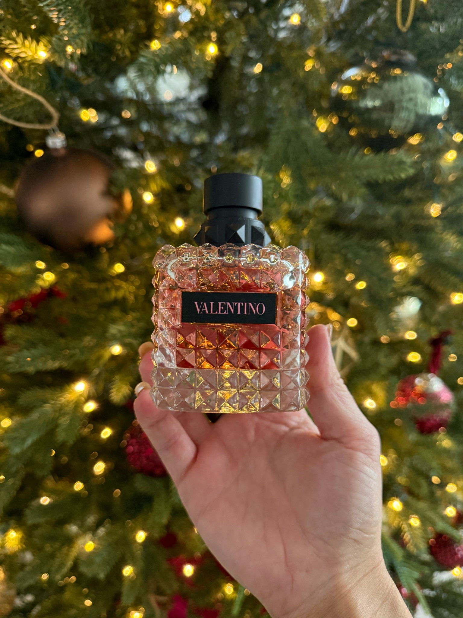 My FAVORITE perfume. I always get asked what I’m wearing and this is it!! It lasts and smells SO good!  This is the perfect gift for any woman in your life!




#LTKootd #LTKGiftGuide #LTKHoliday