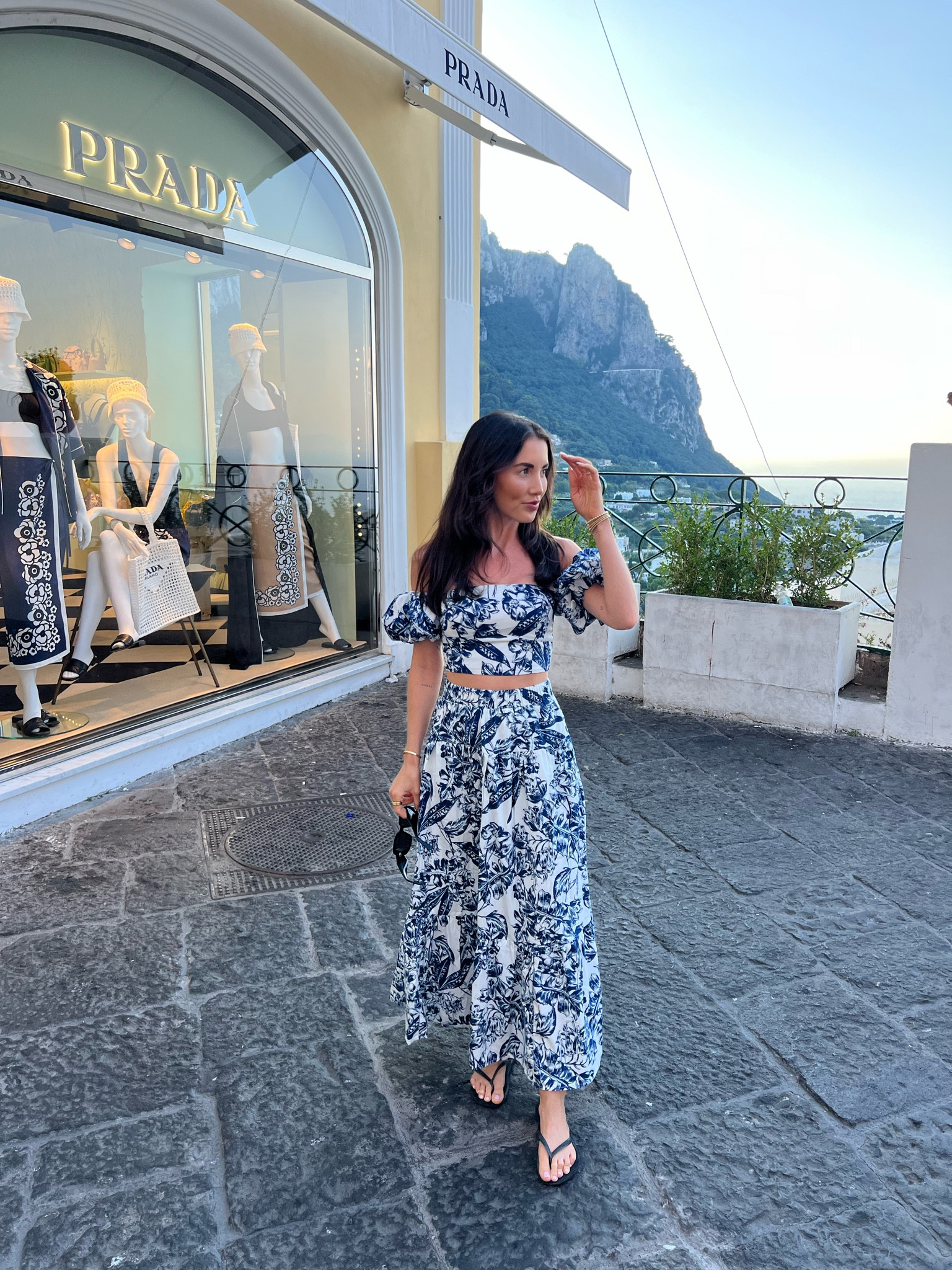 top: size xxs
skirt: size xxs

#LTKstyletip #LTKSeasonal #LTKtravel