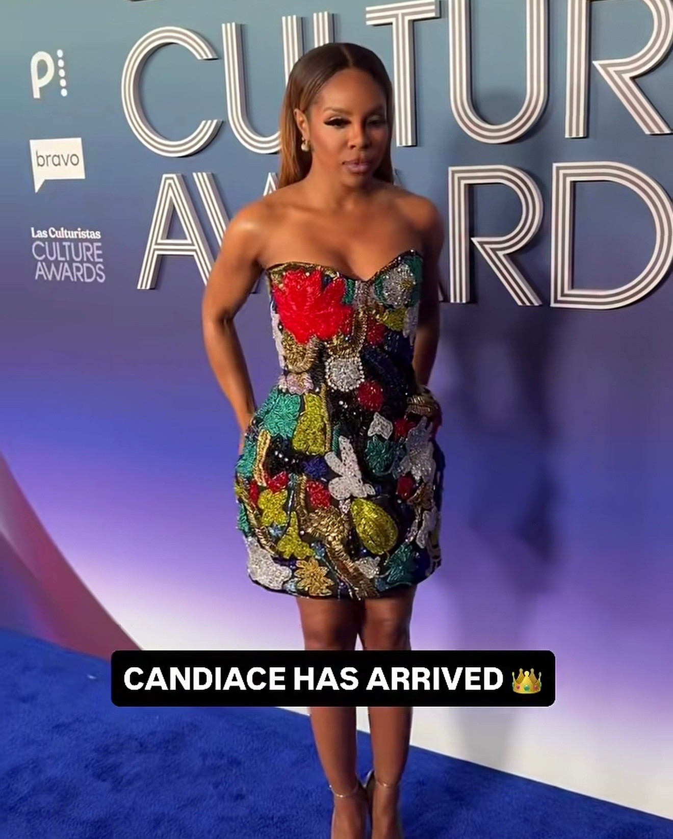 #therealcandiace in a $1,800 #chukscollins Embroidered Corset Mini at the Las Culturistas Culture Awards. Hot! Or Hmm..? 💣