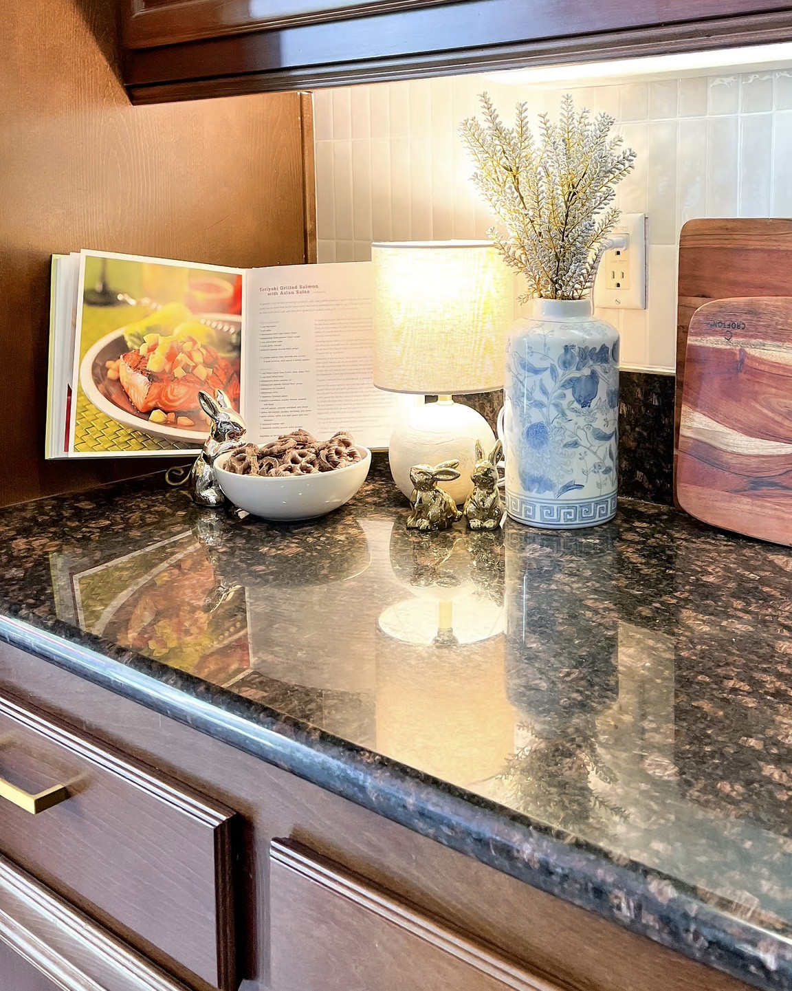 Hola Bebés! Spring Decor 🌷🌱
Let’s Decorate My Kitchen 

Spring is right around the corner one of my favorite seasons to decorate 💐

Decorating for spring ideas to make your home cozy at an affordable price.