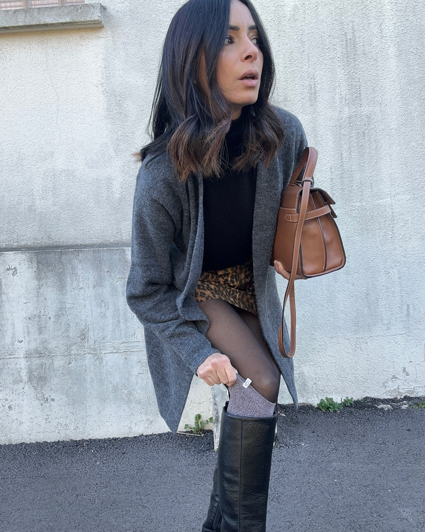 Je kiff la jupe courte Léo + gilet long + bottes et toi ?
Je vous mets le look sur @shop.ltk 

#outfit#over40#inspo#fashionoutfit#hmxme#hm#leopard#look#aesthetic

Fashion over 40, over 40, inspiration outfit, outfit,