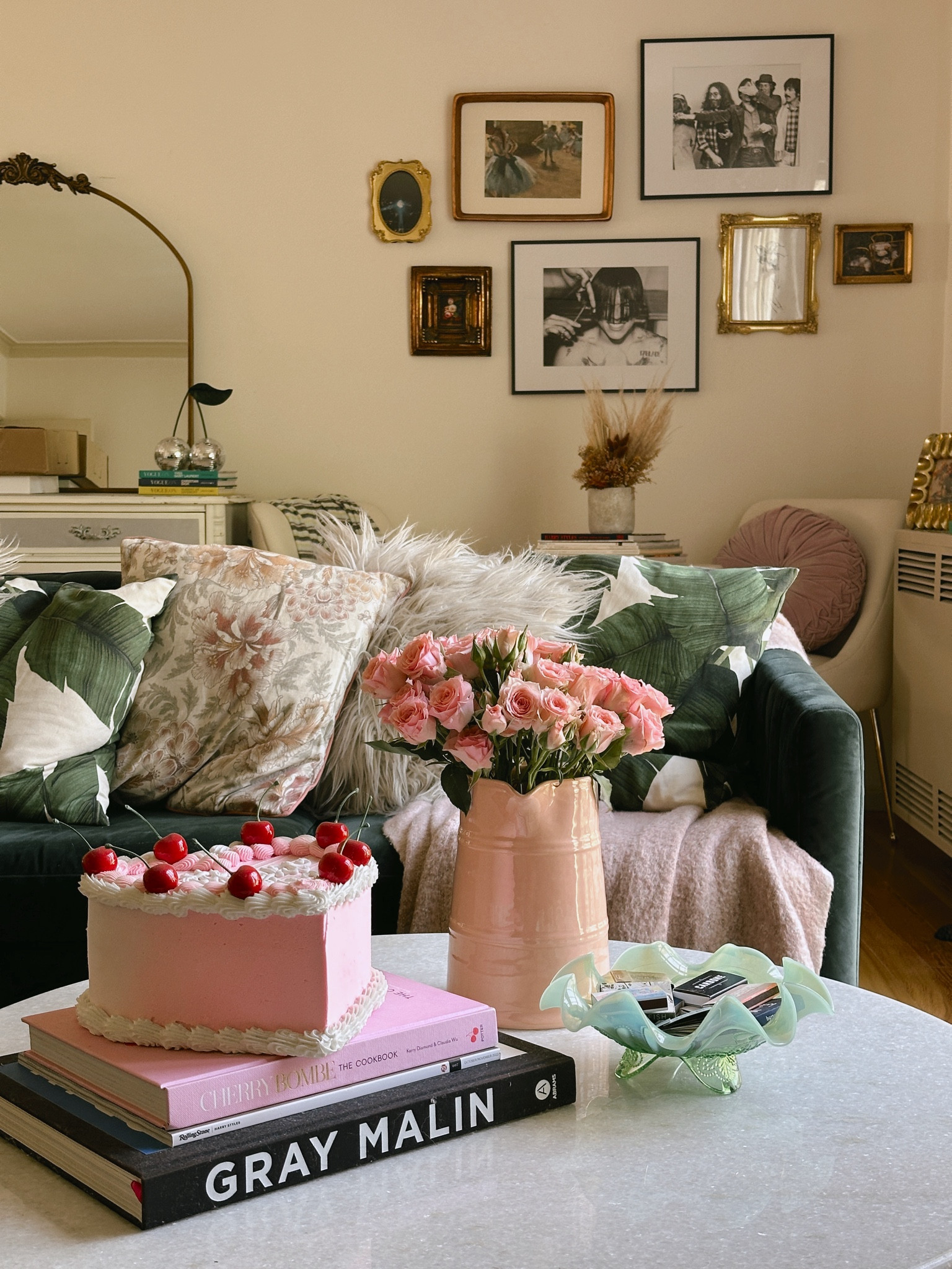 studio apartment, pink aesthetic, home decor

#LTKHome #LTKFindsUnder100 #LTKFindsUnder50