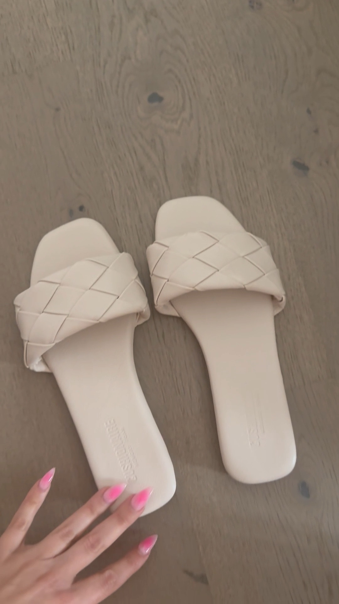 The perfect off white flat 

#LTKSeasonal #LTKShoeCrush #LTKFindsUnder100