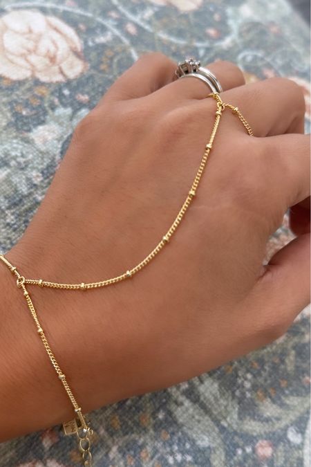 Hand chain 🤍

#chain #handchain #jewelry #trendingnow #summertrend 

#LTKTravel #LTKSeasonal #LTKFindsUnder100
