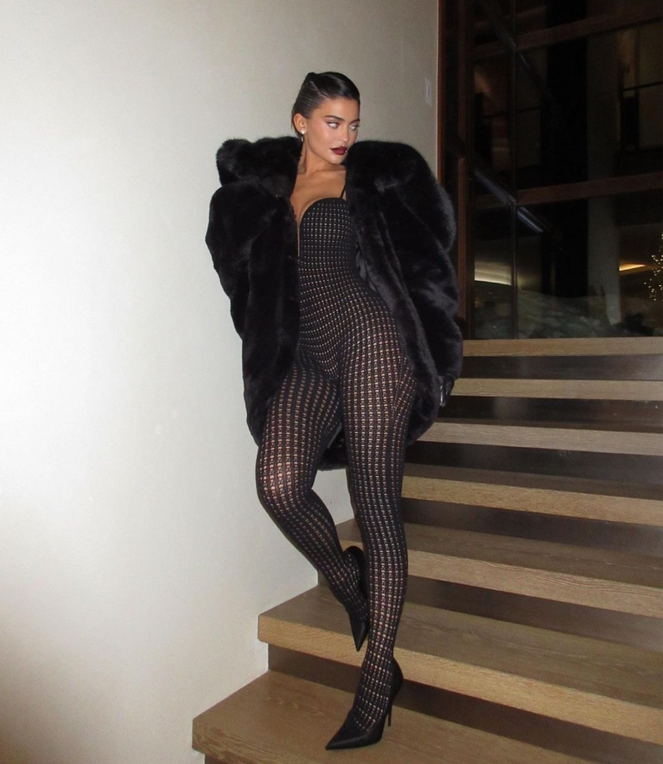 Trendy Onesies 🖤🌶️

#onesie #jumpsuit #jumper #furcoat #mesh #fauxfur #onepiece #lounge #lougeset #kylieinspo #kyliefashion #celebstyle #celebritystyleguide #kyliejenner #datenight #dinneroutfit #nightout #partyoutfit #holidayoutfit #dressyoutfit 

#LTKfit #LTKFind #LTKcurves