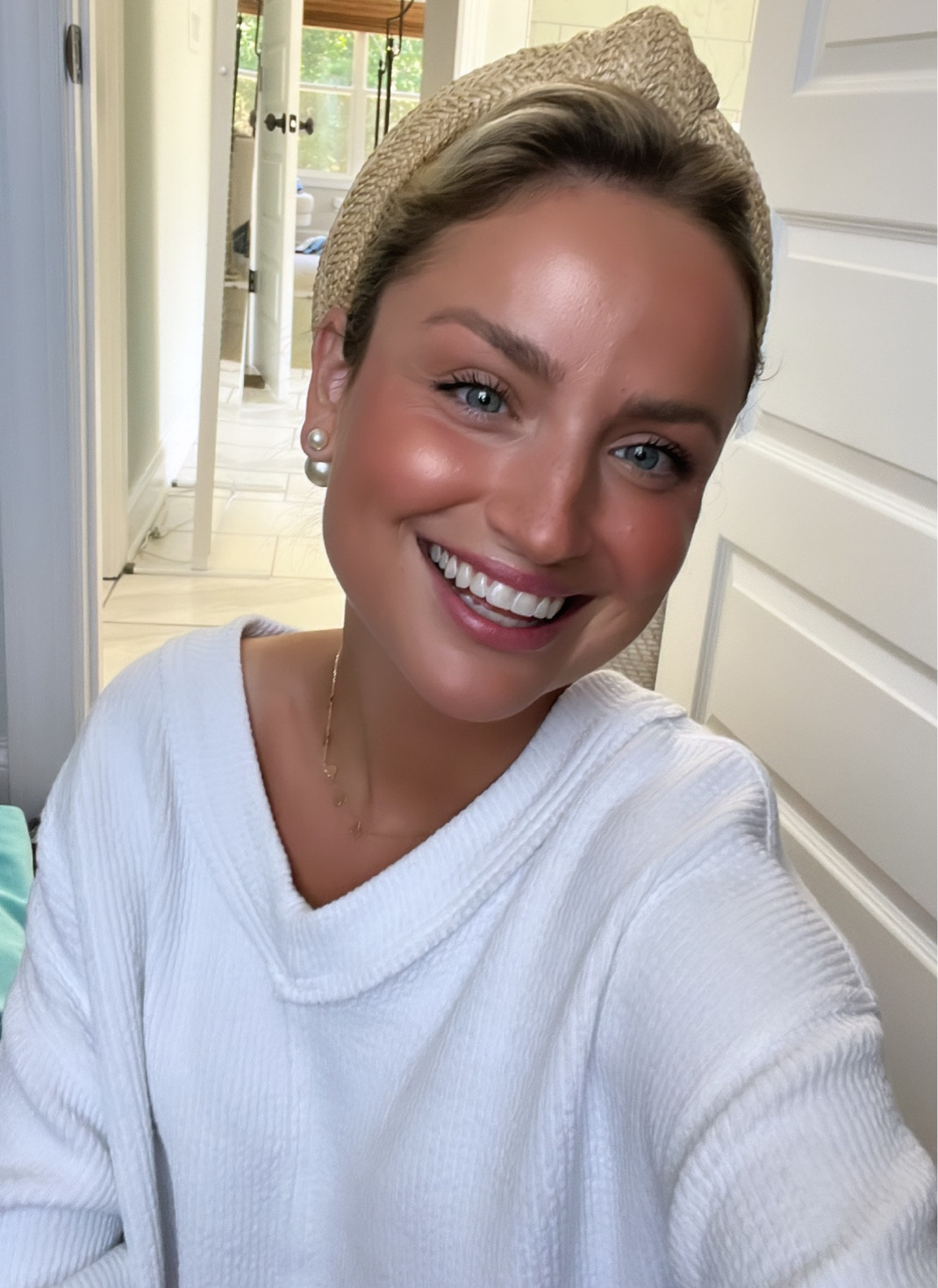 Ochre in merit stick 
22 in uncoverup 
Medium in eye brightener 
Radiant bronze in bronzer 
Pinkgasm in blush 