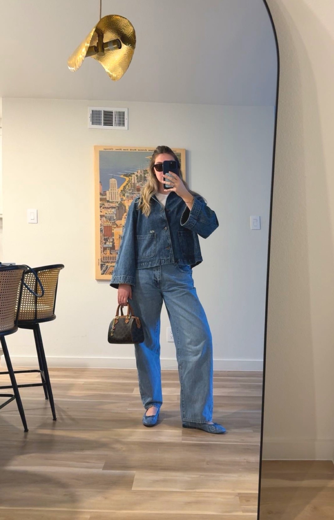 Full denim look
