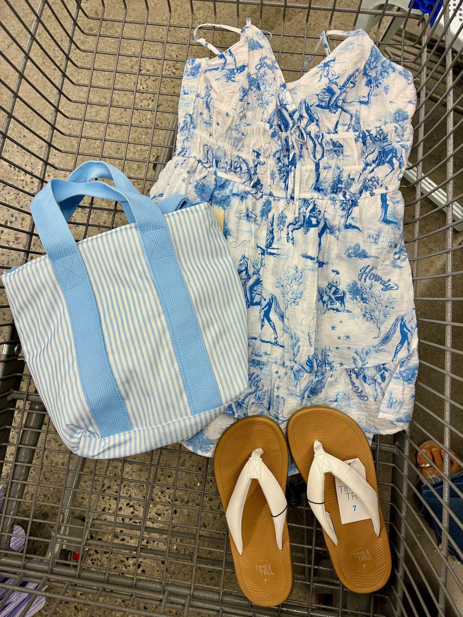 This romper would make the best cover up for the beach or pool! And that mini tote 😍 

#LTKdayinmylife #LTKSeasonal #LTKootd