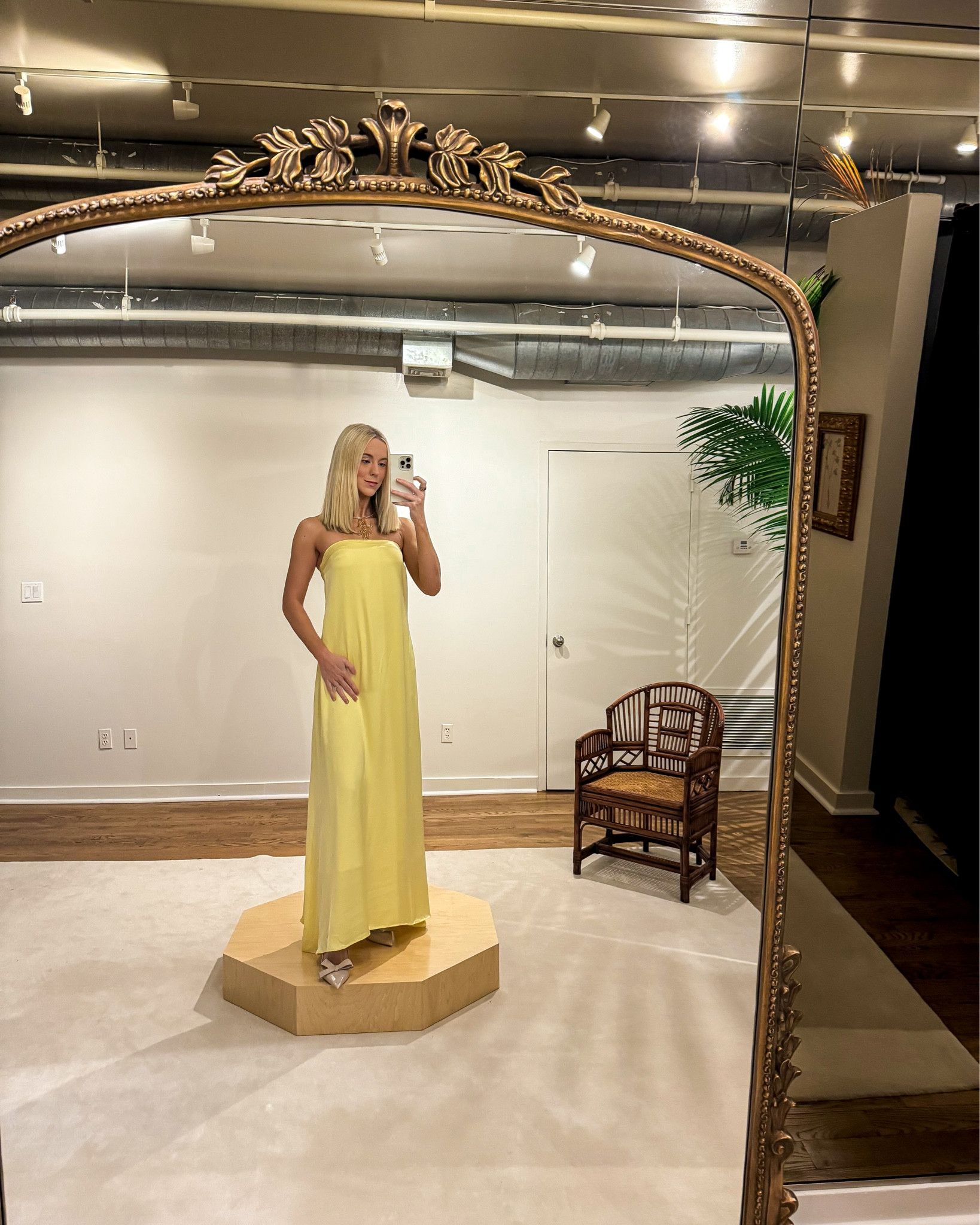 Day two of NYBFW and the goal was to be even a fraction like Kate Hudson ✨☀️💛

Necklace is fr The Elizabeth Chronicles, shoes are from ZARA and dress is from MESHKI ✨

#LTKstyletip #LTKshoecrush #LTKwedding