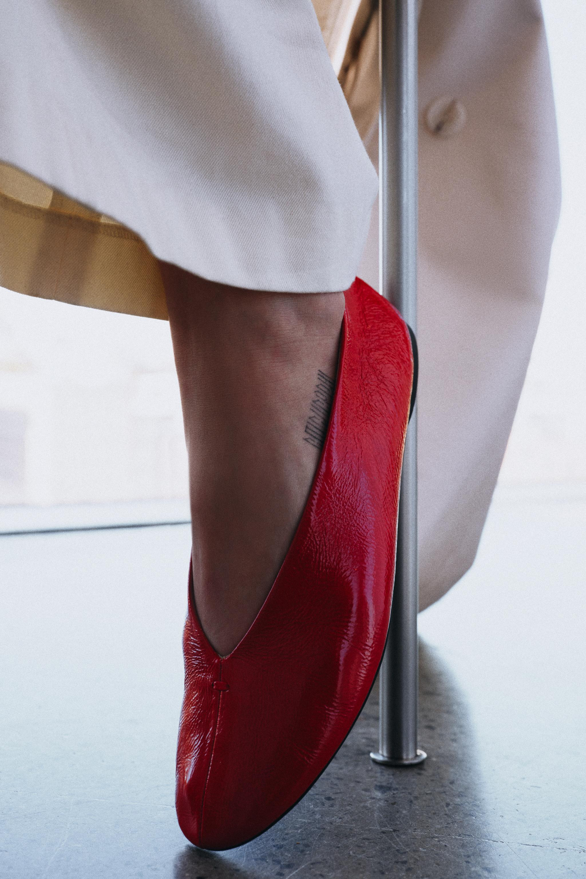 LEATHER BALLET FLATS | Zara US