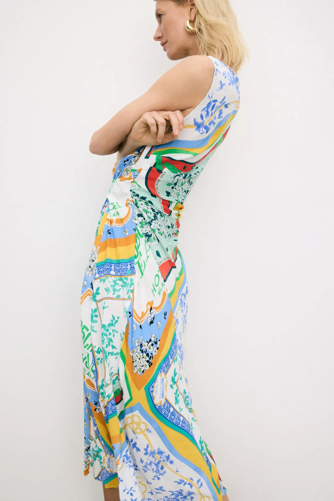 Dress in Crêpe Scarf Print | Rent the Runway