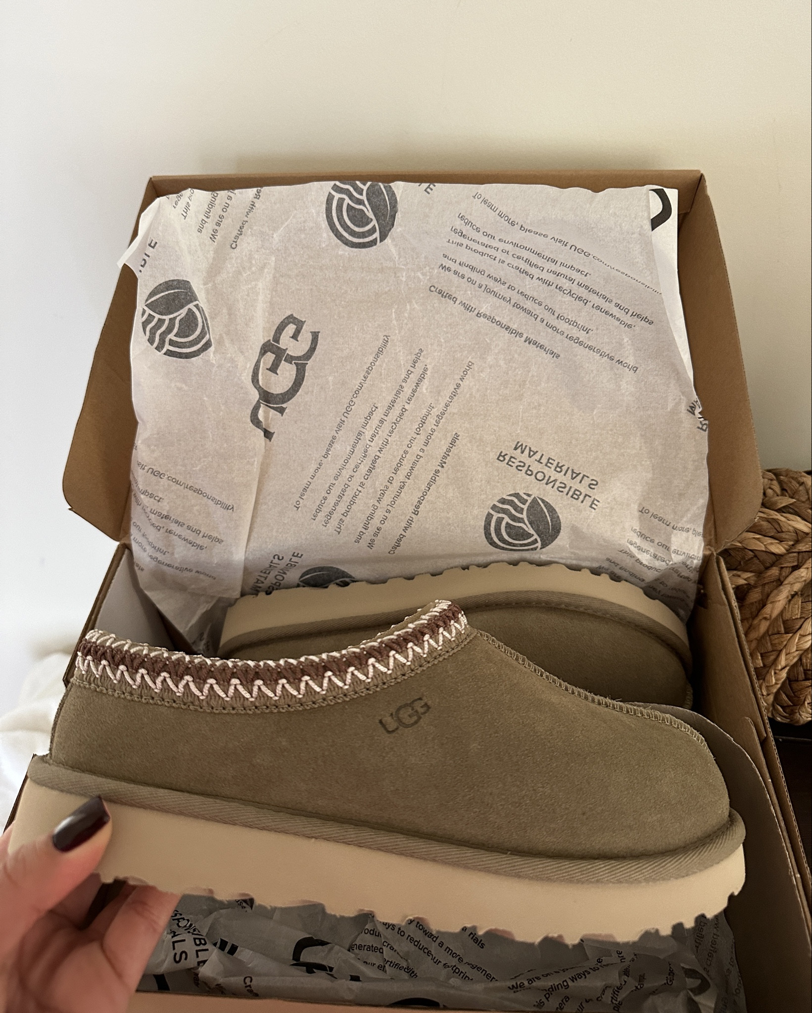 The cutest UGG Tasman color way for Fall🥹🤎🍂