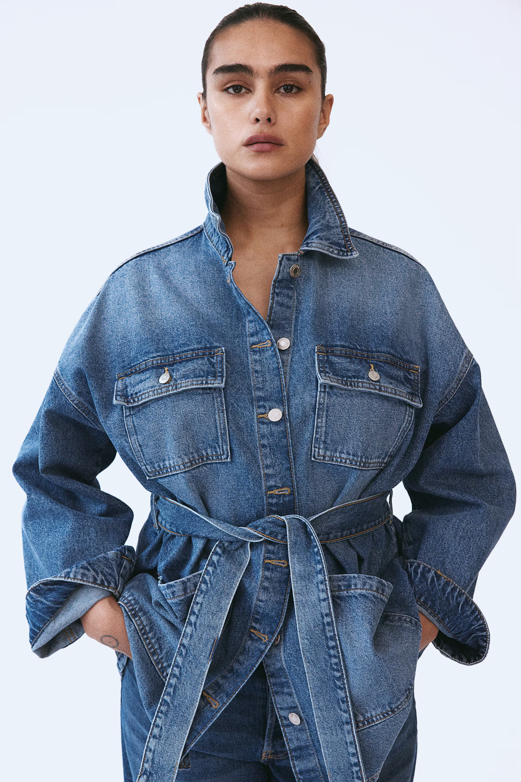 Tie-belt denim jacket - Long sleeve - Regular length - Denim blue - Ladies | H&M GB | H&M (UK, MY, IN, SG, PH, TW, HK)