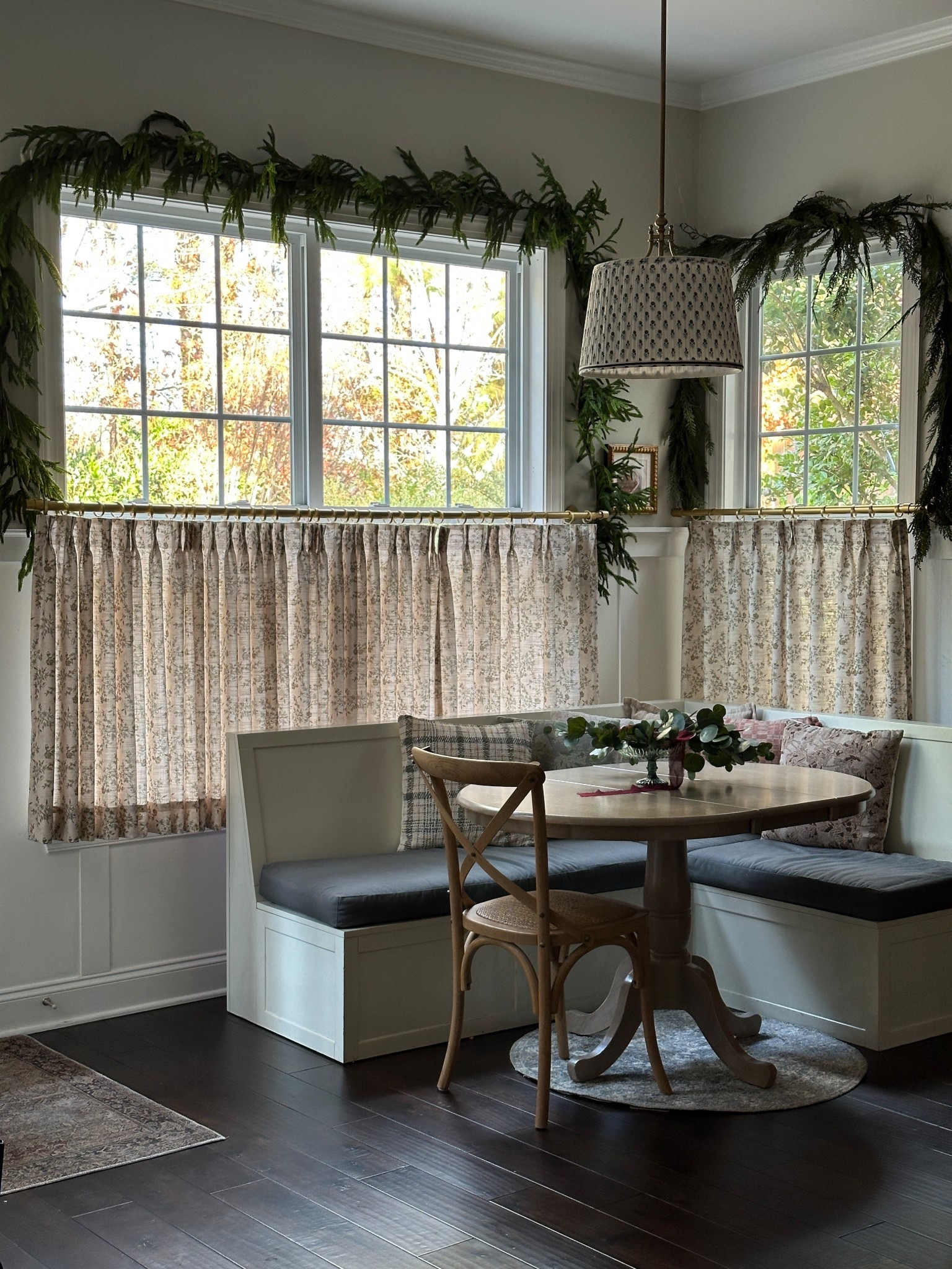 My kitchen nook is officially in its Christmas era ✨
Soft greenery, vintage-style curtains, and all the warm little textures that make this space feel like a tiny holiday café at home.

cozy kitchen nook christmas, floral cafe curtains, brass curtain rods, christmas home styling
#ChristmasKitchen #CottageChristmas #LTKHome #HolidayDecorIdeas #KitchenNookDecor


#LTKHome #LTKHoliday #LTKCyberWeek
