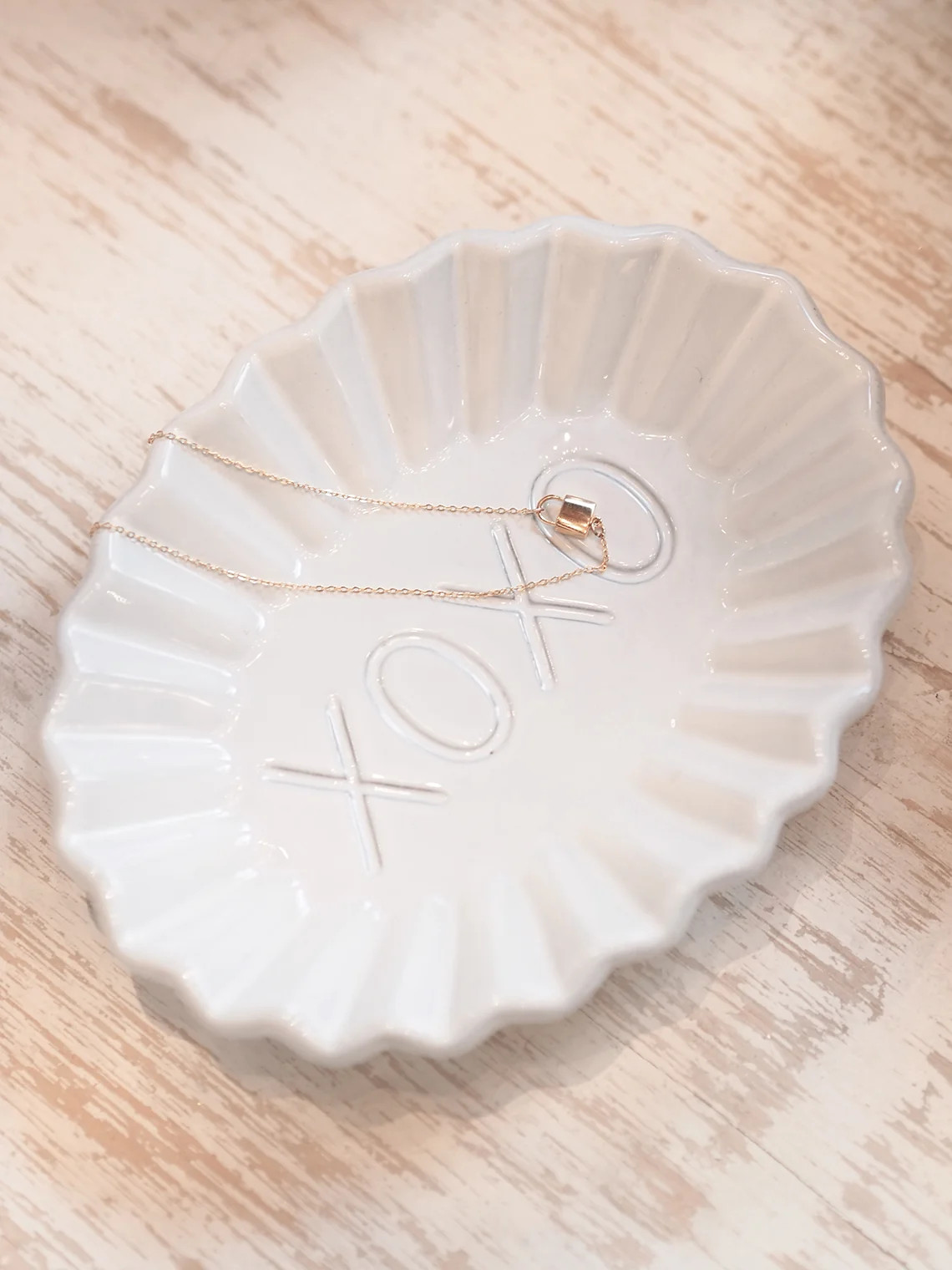 Incanto White XOXO Plate | The Cross Decor & Design