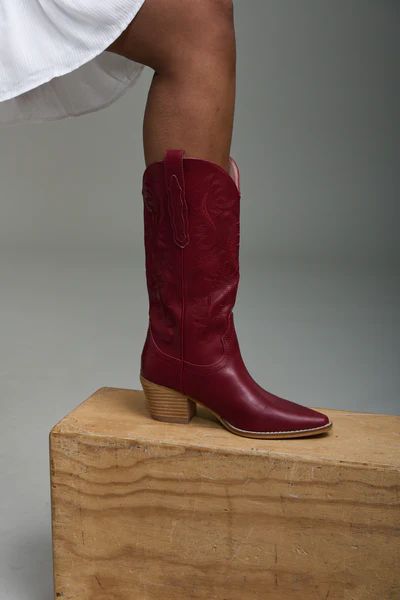 Pulling Them Off Cowboy Boots | Vestique