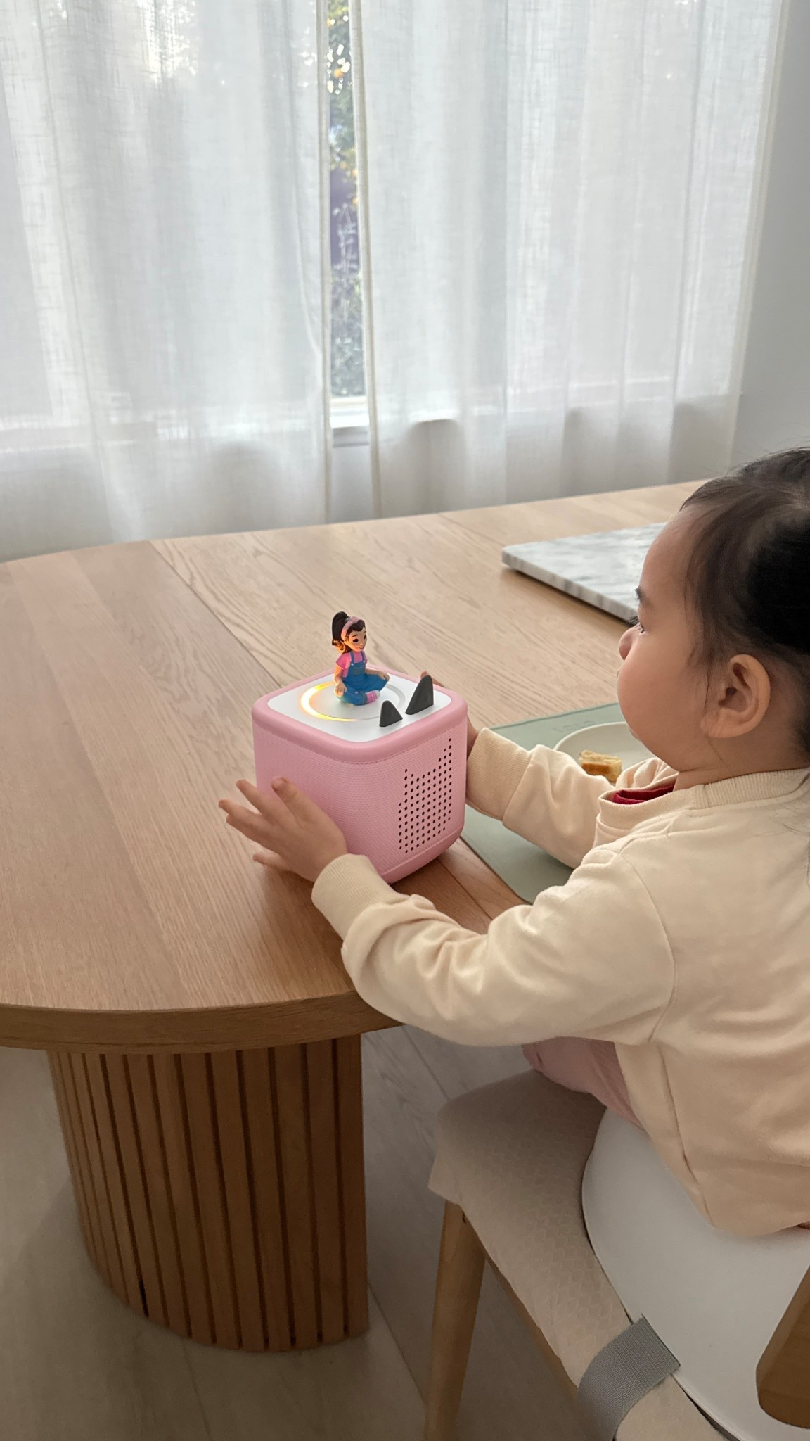 using our toniebox at snacktime! it’s a PERFECT toddler gift this season! #toddlergift #toddlerfaves #

#LTKGiftGuide #LTKKids #LTKmomlife