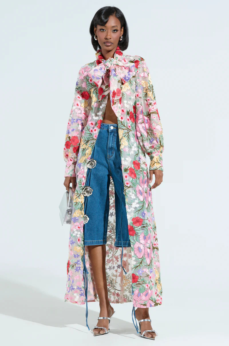 GARDEN PARTY FLORAL APPLIQUE LONG BLOUSE | AKIRA