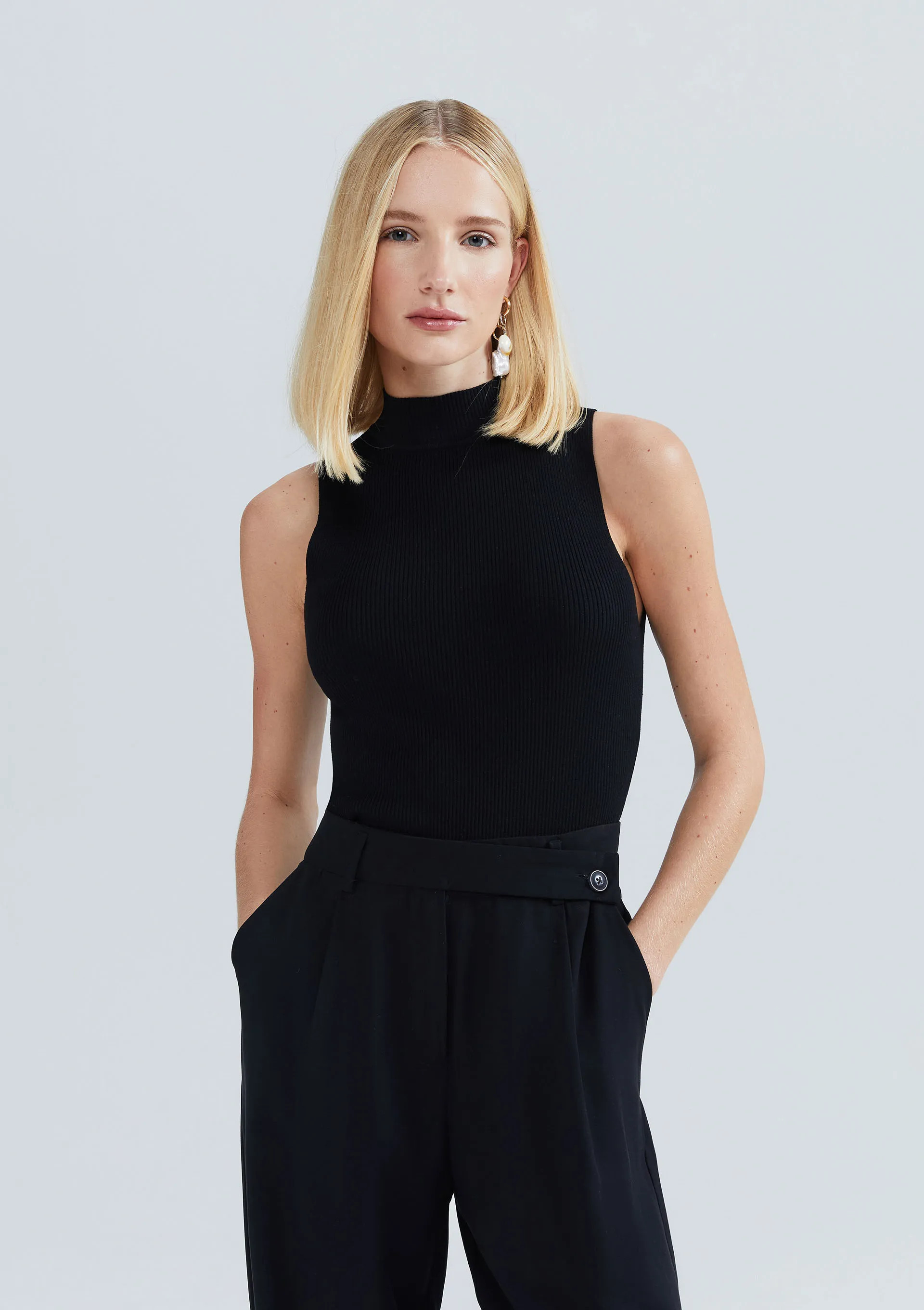 Regata Básica Feminina Gola Alta Em Tricô Canelado - Hering Store | Hering (BR)