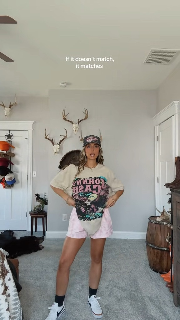 Comfy and cute western styled outfit 

#LTKdayinmylife #LTKgrwm #LTKootd