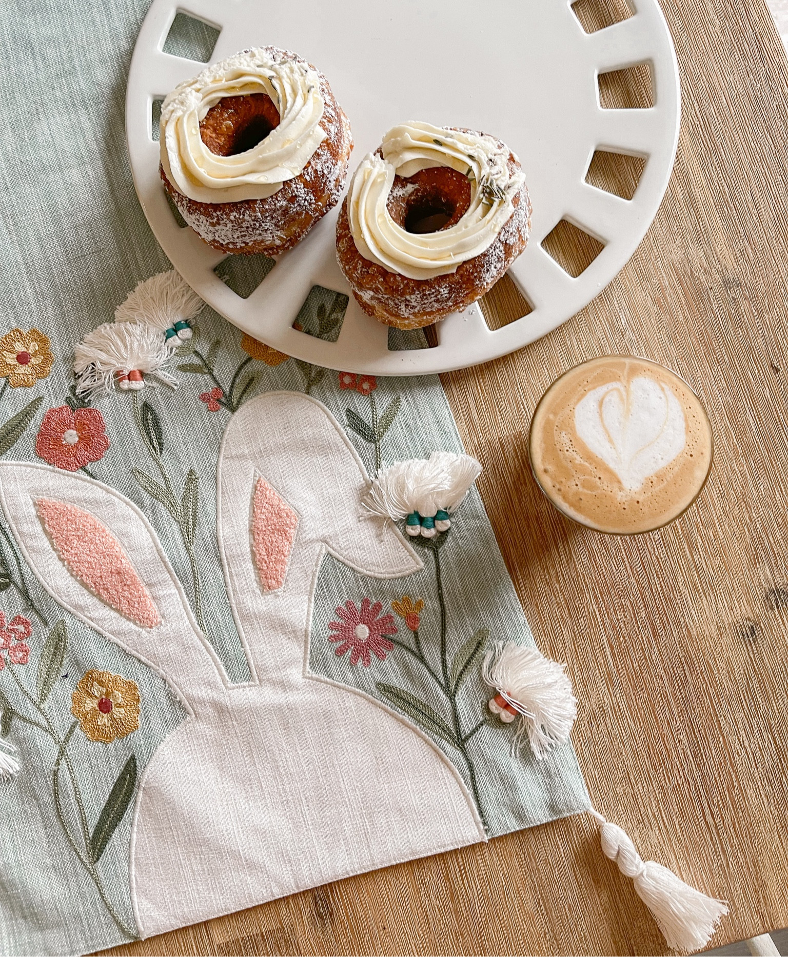 Easter themed table runner 💛 

#LTKhome #LTKSeasonal