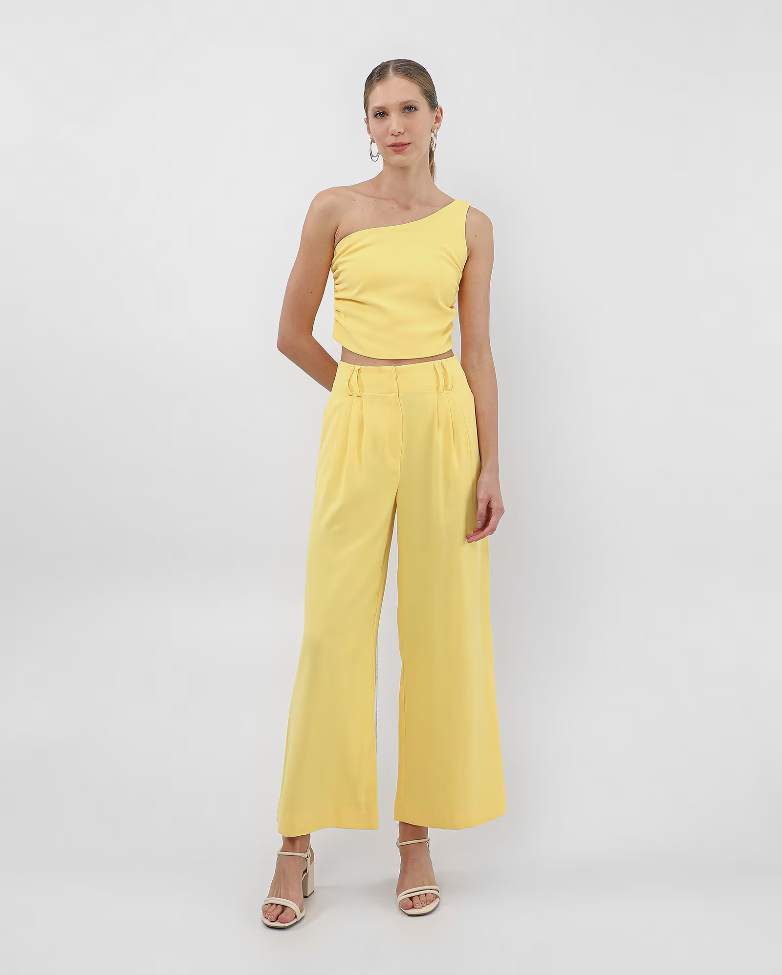 Calça feminina reta alfaiataria amarela | AK by Riachuelo | Riachuelo (BR)