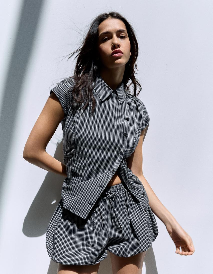 Short sleeve cross-button shirt - Women | Bershka UK