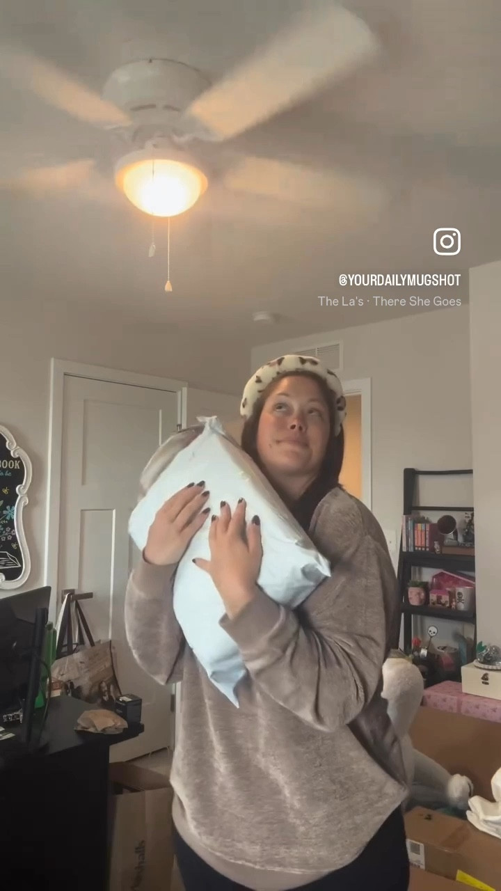 ☕️🧢📵 Calling all Gilmore Girls Fans!! Rewatch season is upon and you NEED this blanket for cozy season! #gilmoregirls

#LTKSeasonal #LTKHome #LTKFindsUnder50