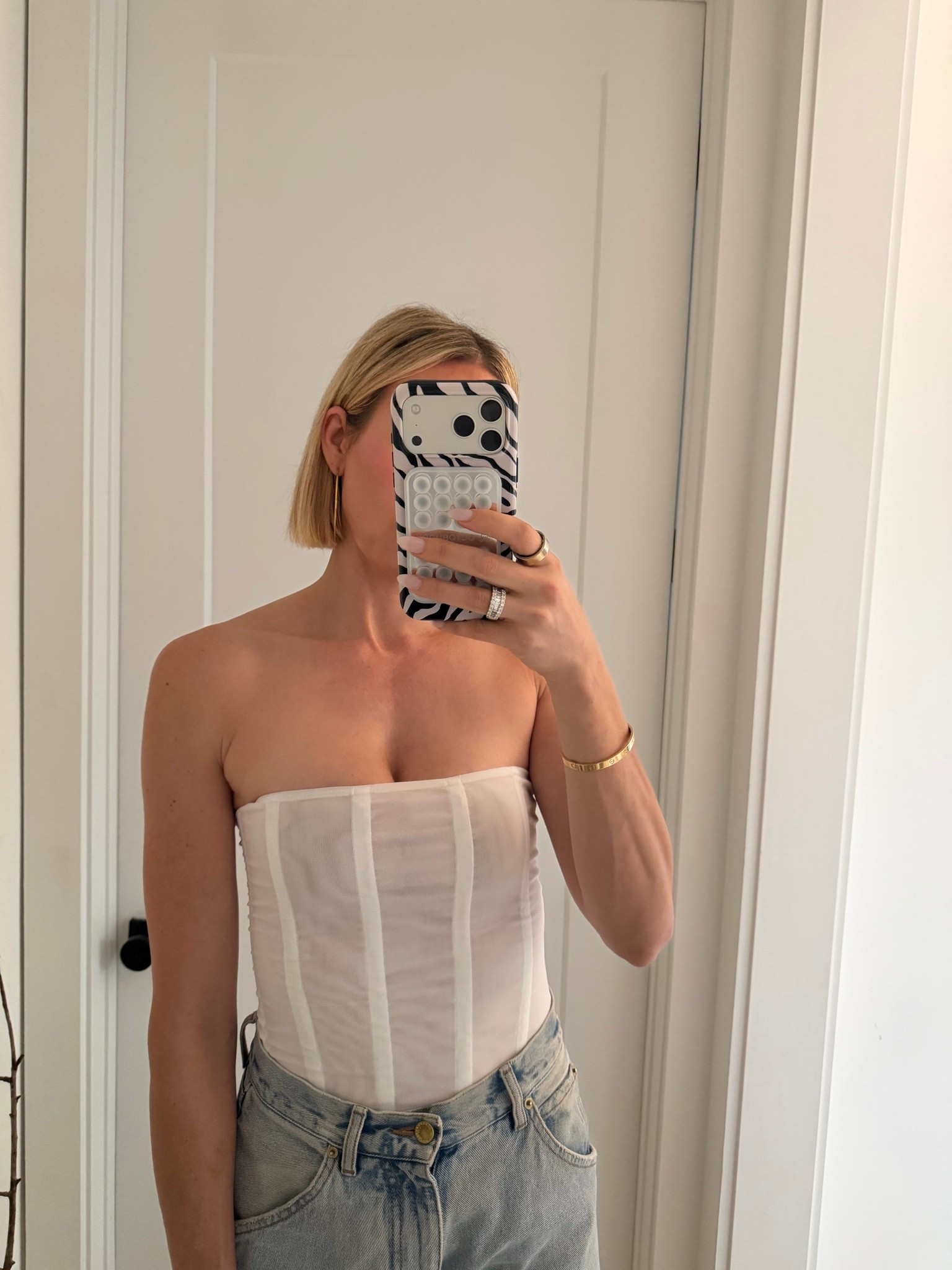 Prettiest corset top! I wore this Friday night for date night. I also have it in black. 😍 I love the material. I’m wearing a small. ￼￼


@LEAU

#LTKootd #LTKdayinmylife #LTKOver40