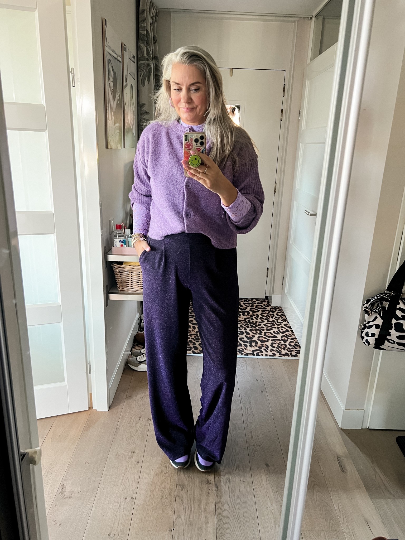 OOTD - Zondag. Paars vestjes (Friends of Online, code FriendsofMarlous10), paarse glitter broek (M-Tall, https://most-wanted-nl.mtpc.se/5778365), lila kanten top (lokale boetiek) en paarse Puma sneakers. 

#LTKnederlands #LTKeurope #LTKwinter