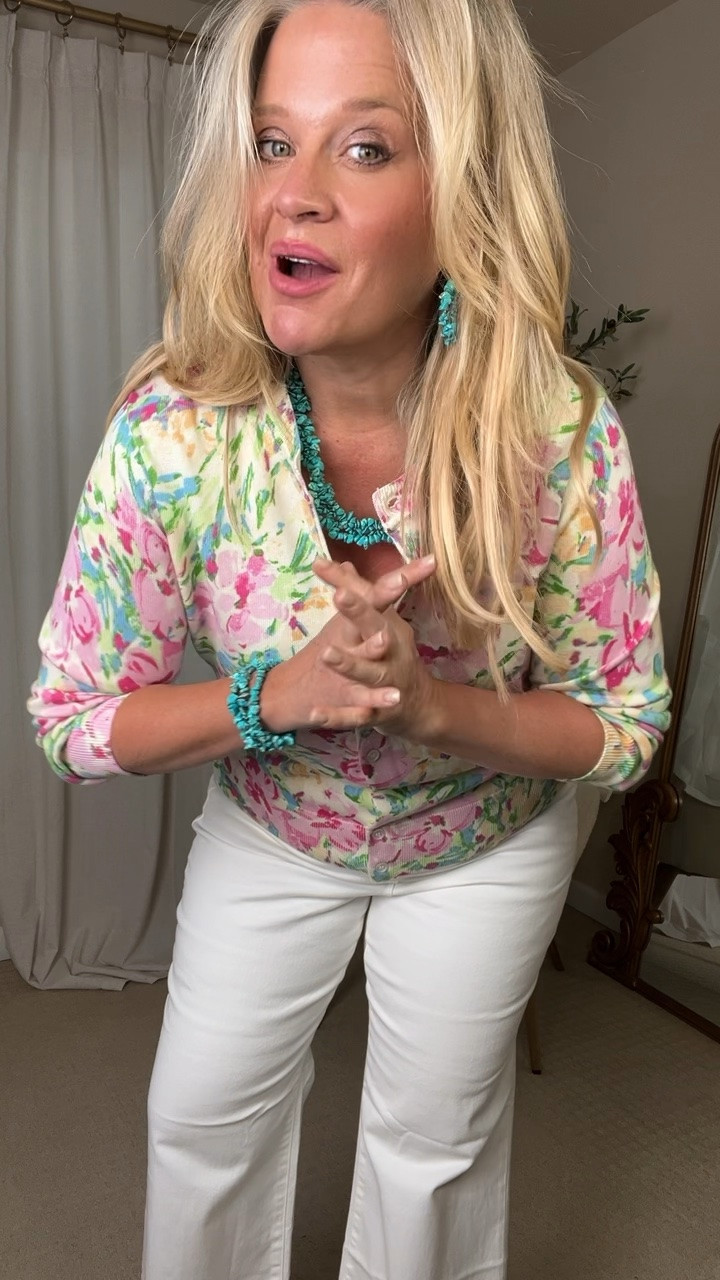 ✨Tap the bell, save and ❤️ for over 40 fashion, midlife style, midsize fashion and luxury looks for less. 

I don't recognize myself anymore...
I lost all my confidence for several
Years.

My arms felt too flabby. My belly felt too big. And nothing seemed flattering anymore.

For the longest time, I thought my body was the problem.
It wasn't.

Nobody taught us that some clothes lift the eye, some skim the body, and some create balance. 👑

The goal isn't to shrink yourself.
The goal is to understand what works.

💕 If you've ever felt this way, you're not alone.

Comment "RELIEF" and I'll send some of my favorite belly-friendly pieces.

👑 Helping you look good, feel good. — Lindsey Denver

Check back daily for belly-friendly style, confidence, and Outfit Physics™.

#LTKOver40 #LTKMidsize #LTKPlusSize

Comment SHOP below to receive a DM with the link to this post on my LTK ⬇ https://liketk.it/6foLq

Comment SHOP below to receive a DM with the link to this post on my LTK ⬇ https://liketk.it/6foRj