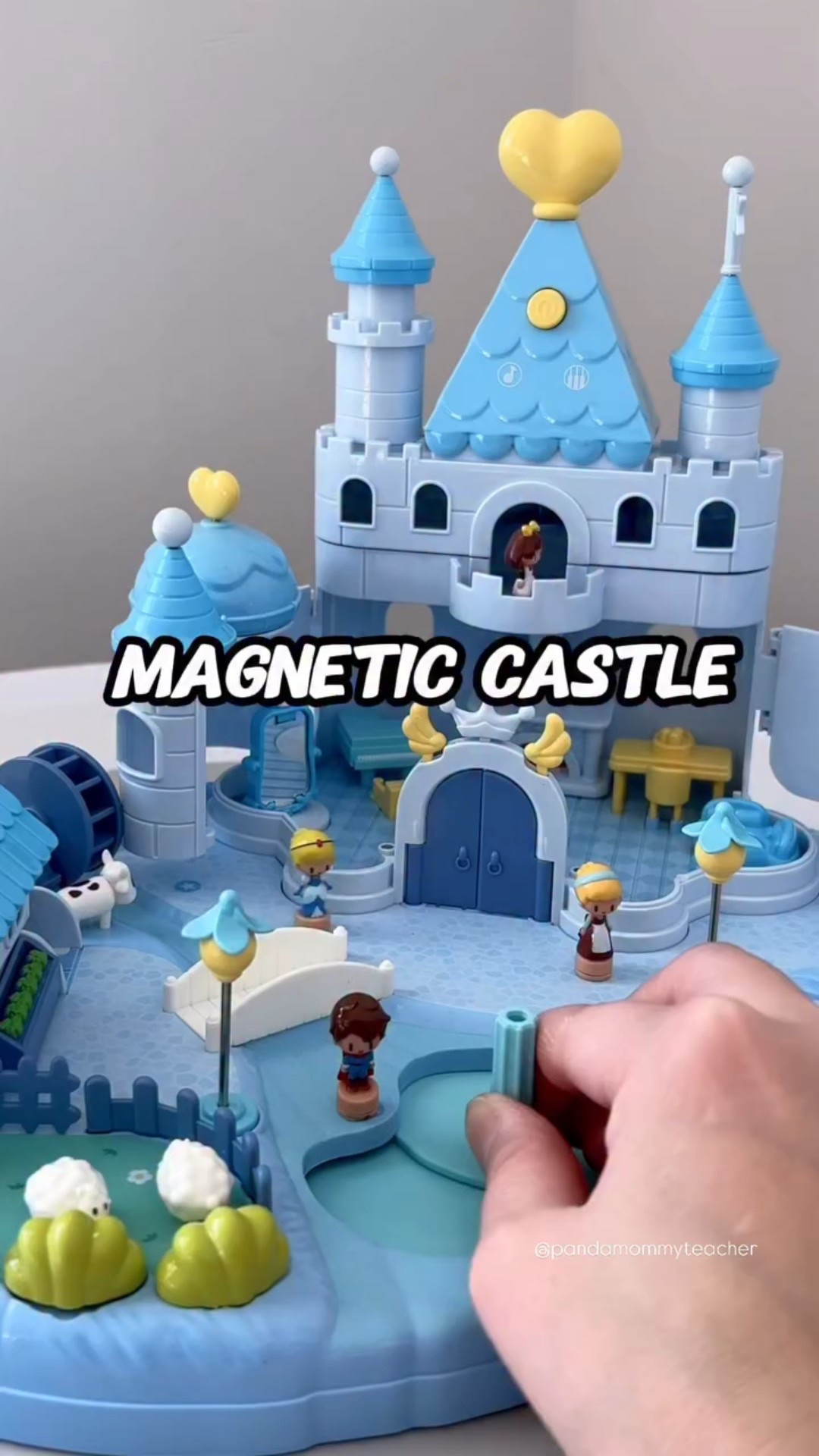 Hands-on fun with no electricity needed ✨
Turn the dial to guide the figures through the castle—exploring every nook and cranny while building hand-eye coordination and fine motor skills 🏰

#handsonplay
#screenfreefun
#finemotorskills
#kidsgiftideas
#imaginativeplay
