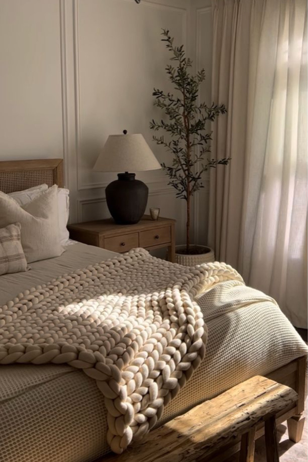 The perfect spring bedroom, cozy, warm but also light and fresh. 

Bedroom decor, bedding, spring bedding, spring bedroom, neutral bedroom, minimalist bedroom, bedroom furniture, duvets, throw blankets, chunky knit blanket. 

#LTKhome #LTKSeasonal