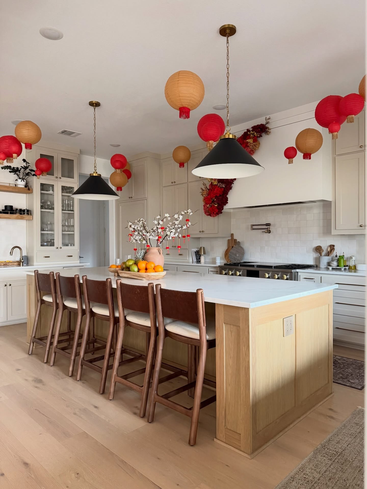 From daylight details to evening glow 🏮✨

Our kitchen, dressed in red & gold for Lunar New Year. 

Wishing you prosperity, happiness, and a home full of light. 🧧

#lunarnewyeardecor #yearofthehorse