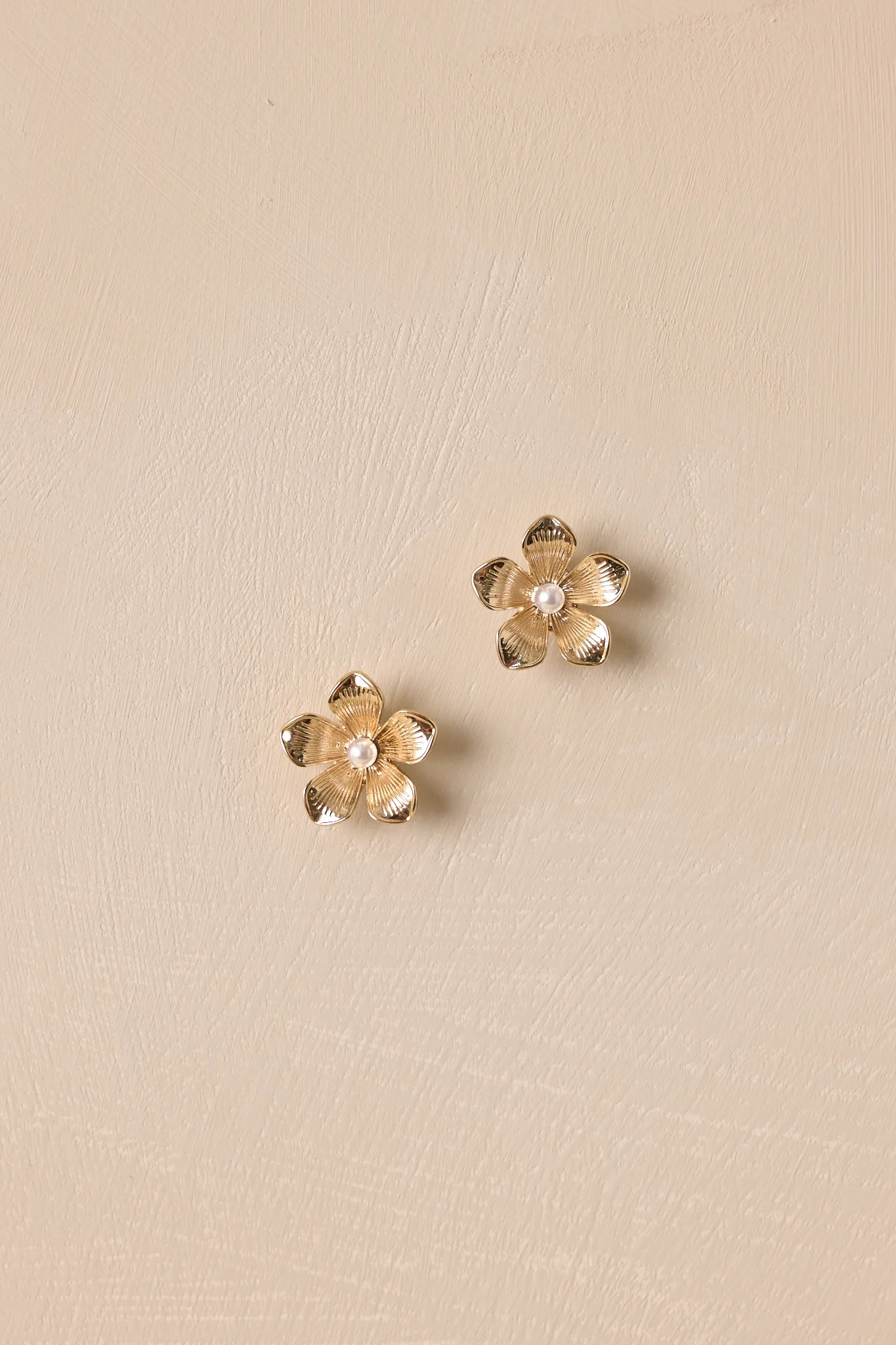 Clear My Mind Gold Textured Floral Earrings | Red Dress