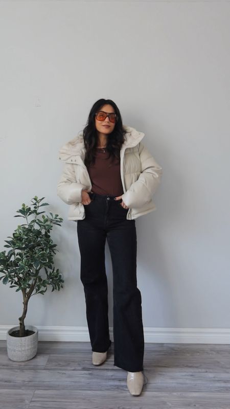 Cozy Winter Outfit Ideas, Puffer Jacket Outfits, Orange Retro Sunglasses, Wide -leg Jeans, Heidi Dynamite Jeans, Casual Chic Style

#LTKfit #LTKstyletip #LTKsalealert