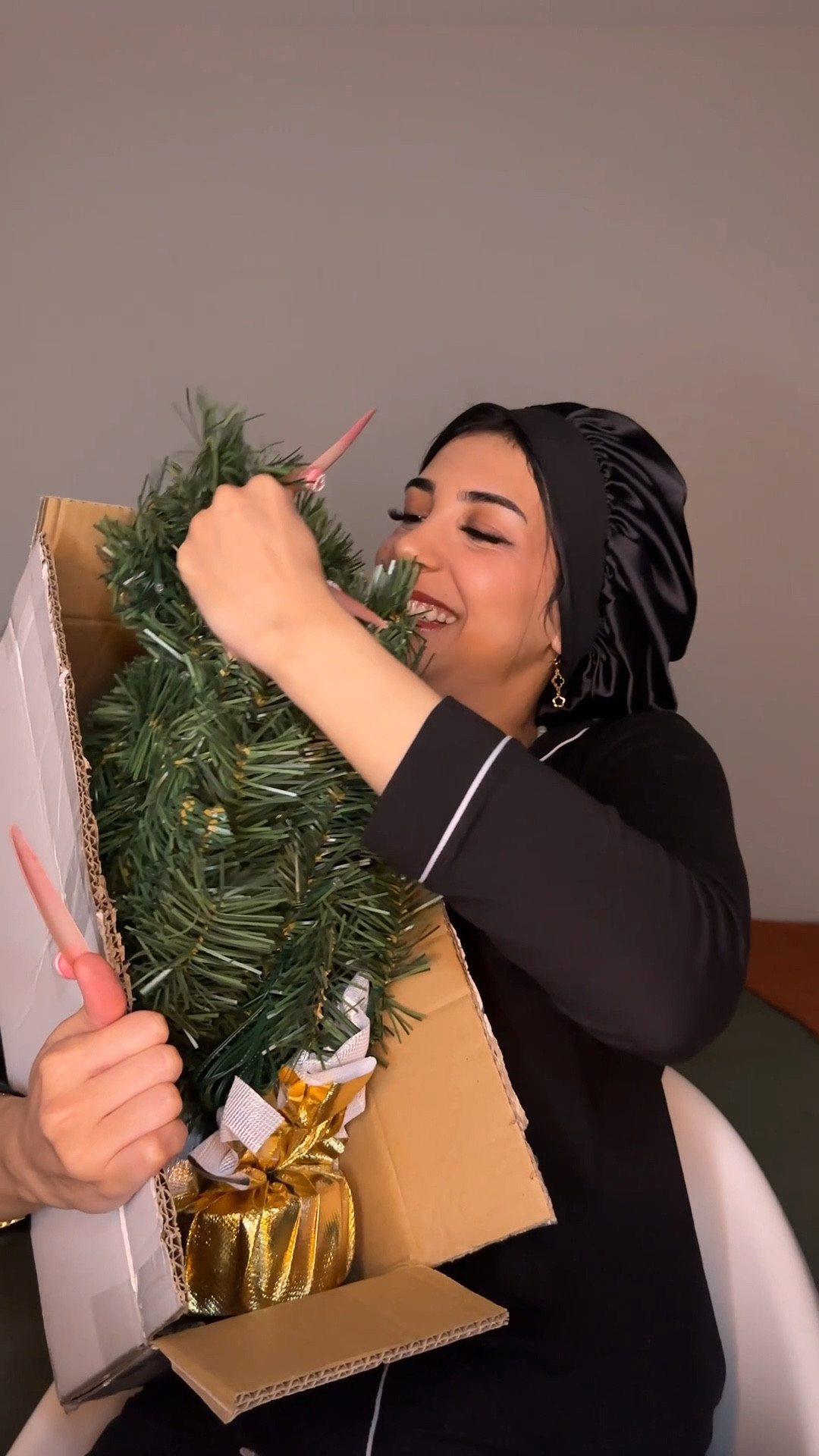 Unboxing my mini Christmas tree 🎄 Bought this little one to decorate with my nail designs this season 💅

It’s the perfect small tree for cozy spaces or vanity setups💕

#HolidayDecor #MiniChristmasTree #LTKHoliday #LTKSeasonal #christmas

#LTKHoliday #LTKGiftGuide #LTKSeasonal