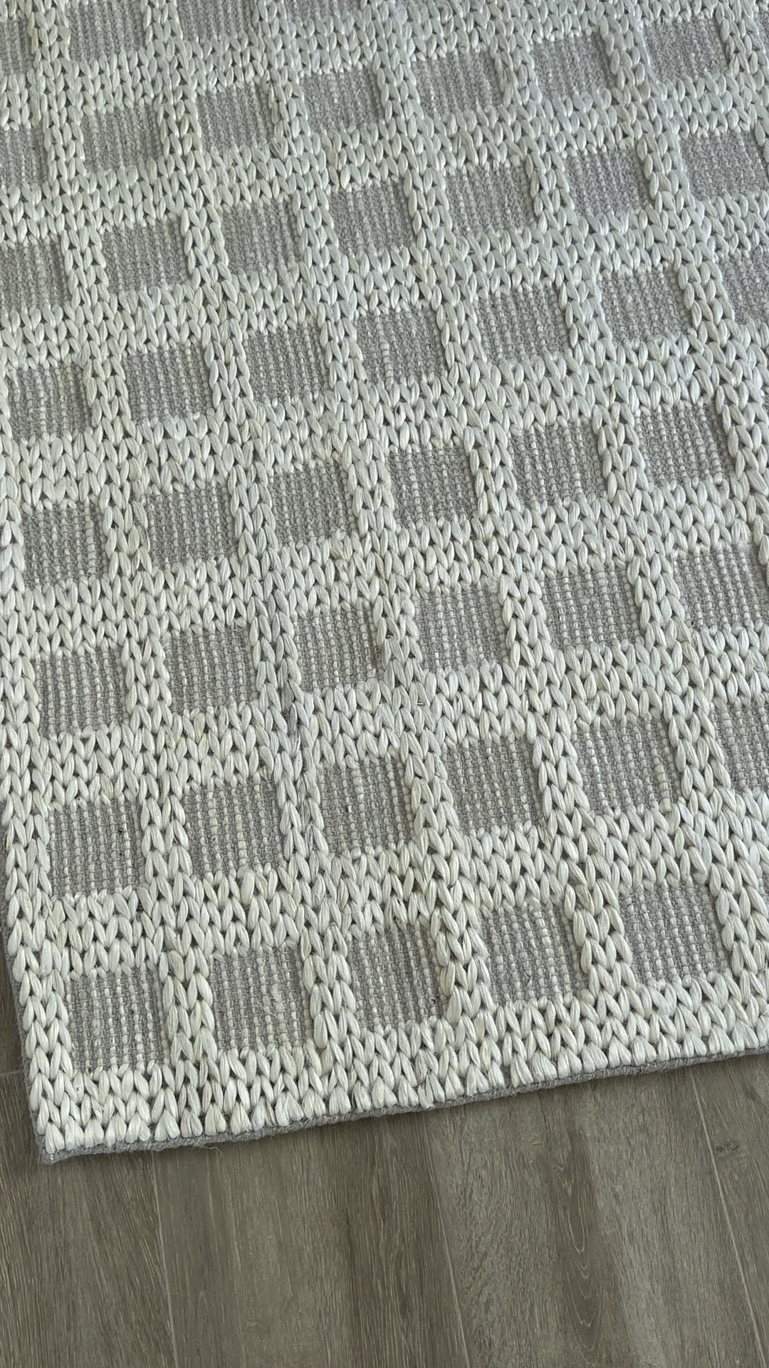 THIS RUG! 😍😍😍 bunk room rug is here and it’s DREAMY 🤍 use code YAY for 15% off!

#rug #checkeredrug #prettyrug #neutralrug #homedecor #homefind #rugs 

#LTKSeasonal #LTKSaleAlert #LTKHome